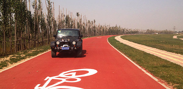 新型高耐磨彩色防滑路面落地灃河景觀